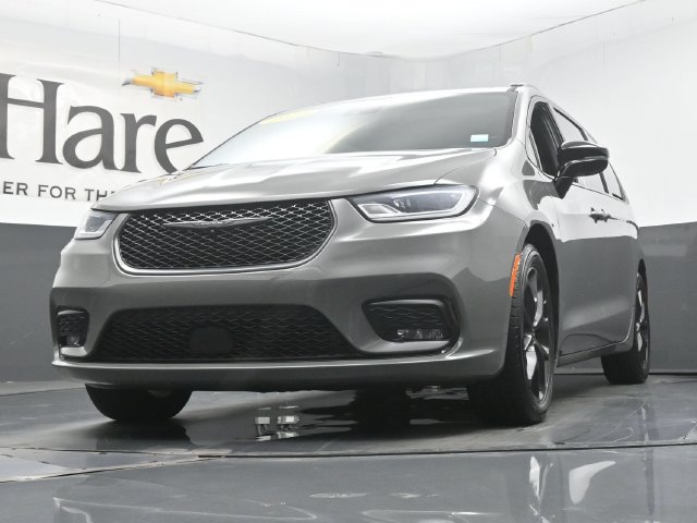 Used 2025 Chrysler Pacifica Limited FWD image 4