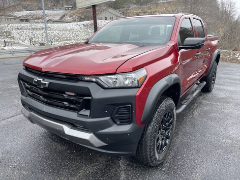Used 2023 Chevrolet Colorado Trail Boss w/ Advanced Trailering Package image 2