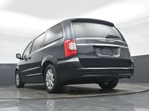 Used 2014 Chrysler Town & Country Touring image 61