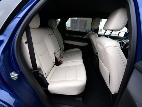 Used 2025 Cadillac XT5 Sportv w/ Technology Package AWD/4WD image 31