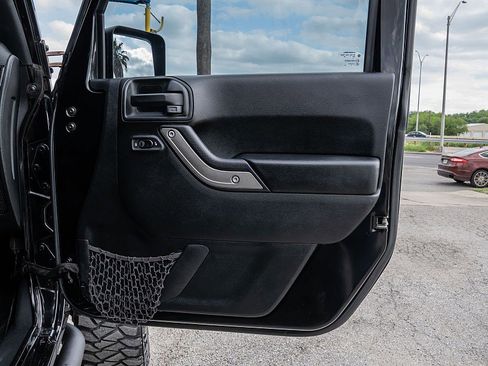 Used 2018 Jeep Wrangler Unlimited Sport S AWD/4WD image 13