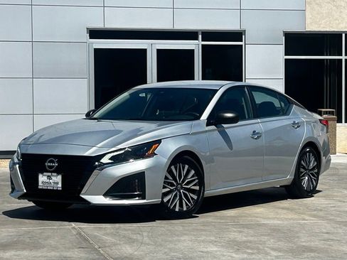 Used 2024 Nissan Altima 2.5 SV FWD image 3