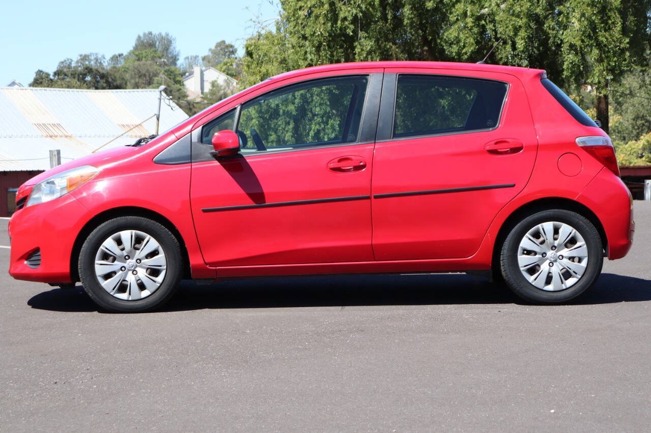 Used 2014 Toyota Yaris L FWD image 5