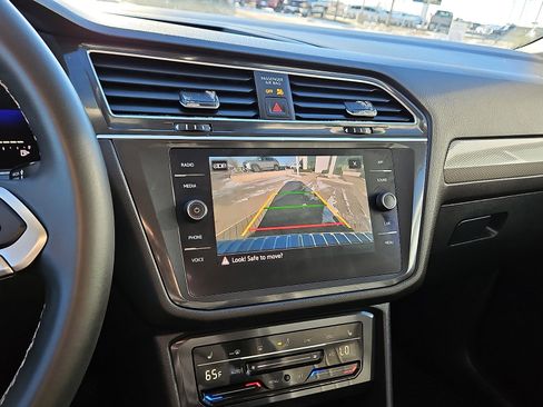 Certified 2022 Volkswagen Tiguan SE image 16