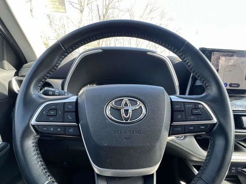 Used 2023 Toyota Highlander XLE image 33