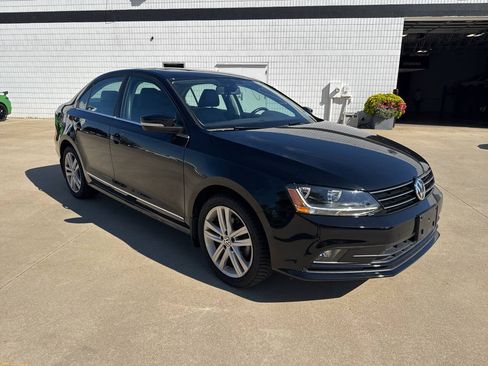 Used 2017 Volkswagen Jetta SEL Premium FWD image 2