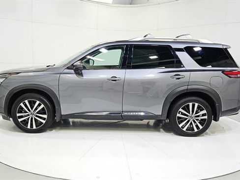 Certified 2024 Nissan Pathfinder Platinum w/ Cargo Package FWD image 5