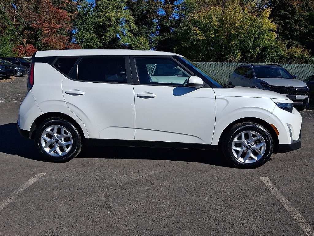 Used 2023 Kia Soul LX w/ LX Technology Package FWD image 11