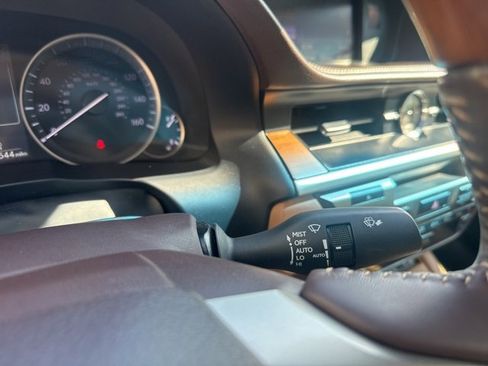 Used 2016 Lexus ES 350 w/ Luxury Package w/Wood Trim image 21