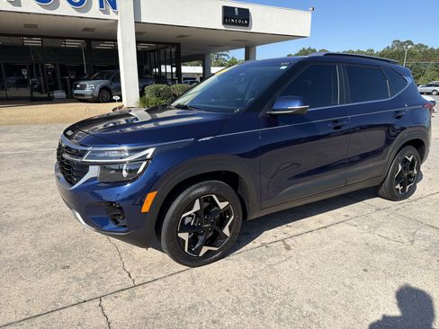 Used 2024 Kia Seltos EX AWD/4WD image 2