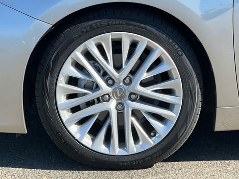 Used 2018 Lexus ES 350 w/ Luxury Package w/Wood Trim FWD image 31