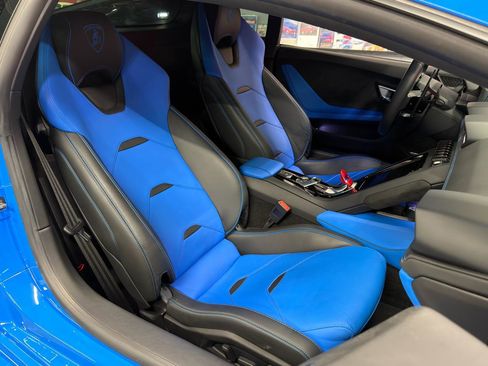 Used 2020 Lamborghini Huracan EVO image 17