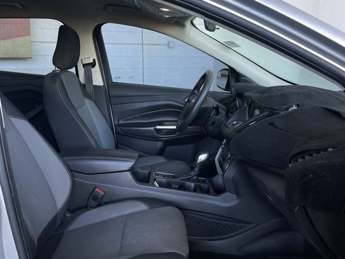 Used 2019 Ford Escape SE image 9