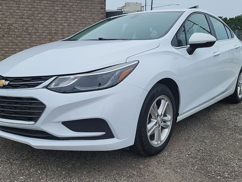 Used 2017 Chevrolet Cruze LT FWD image 5