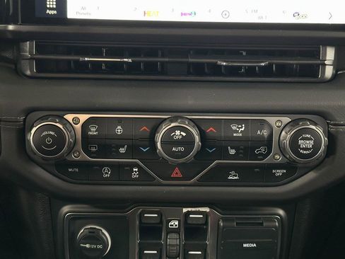 New 2025 Jeep Gladiator Sport w/ Premium Package image 14