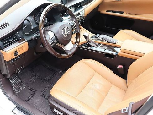 Used 2016 Lexus ES 350 w/ Luxury Package w/Wood Trim FWD image 9
