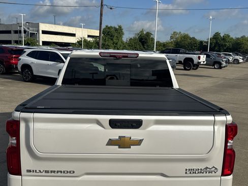 Used 2024 Chevrolet Silverado 1500 High Country w/ Technology Package AWD/4WD image 13