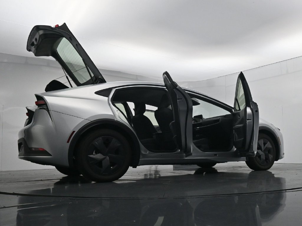 Used 2026 Toyota Prius LE FWD image 29