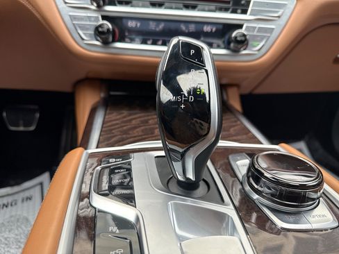 Used 2018 BMW 750i xDrive AWD/4WD image 23