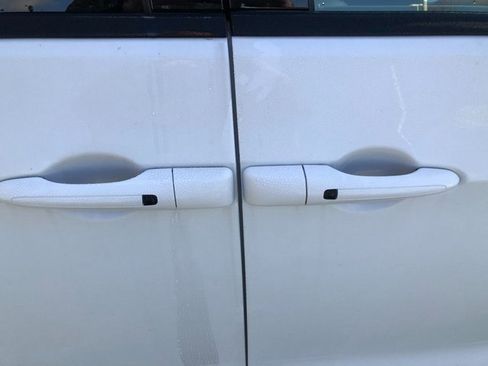 New 2026 Chrysler Pacifica Select image 3