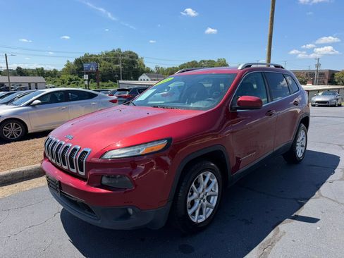 Used 2016 Jeep Cherokee Latitude FWD image 3