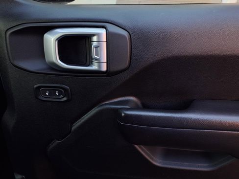 Used 2019 Jeep Wrangler Unlimited Sport image 25