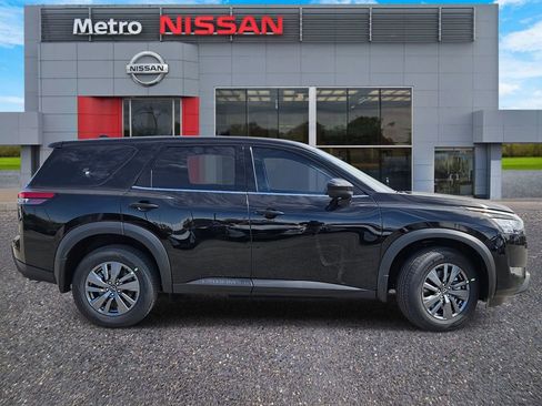 New 2025 Nissan Pathfinder S image 2