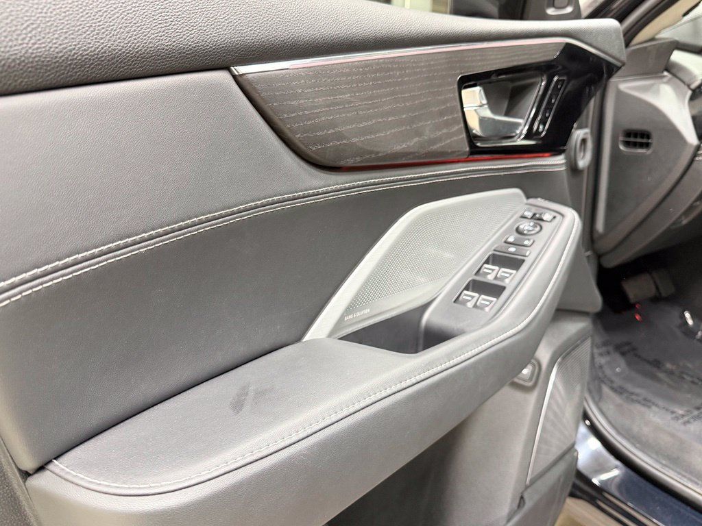 Used 2025 Acura MDX w/ Advance Package AWD/4WD image 25