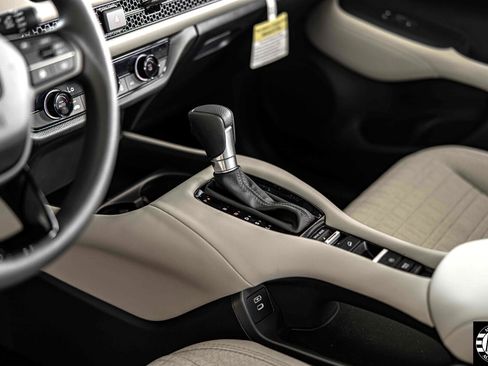 Used 2025 Honda HR-V LX image 19