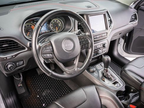 Used 2021 Jeep Cherokee Trailhawk image 15