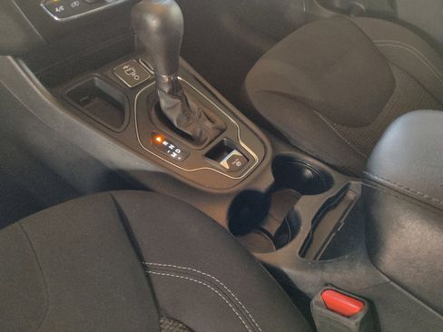 Used 2020 Jeep Cherokee Latitude FWD image 26