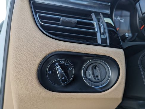 Used 2020 Porsche Macan image 21