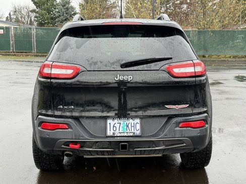 Used 2017 Jeep Cherokee Trailhawk image 7