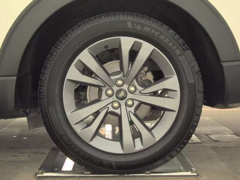 Used 2023 Ford Explorer XLT w/ Equipment Group 202A RWD image 13