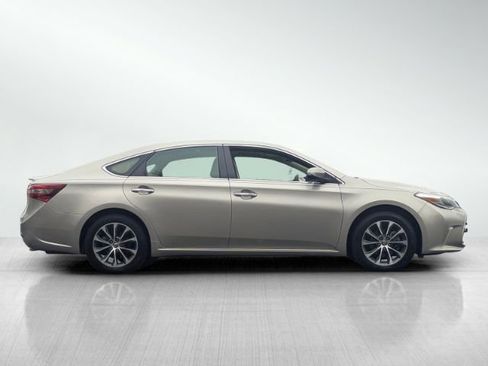 Used 2018 Toyota Avalon XLE Plus image 3