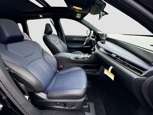 Used 2026 INFINITI QX60 Sport w/ Dark Cargo Package image 32