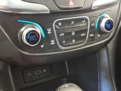 Used 2020 Chevrolet Equinox LT image 16