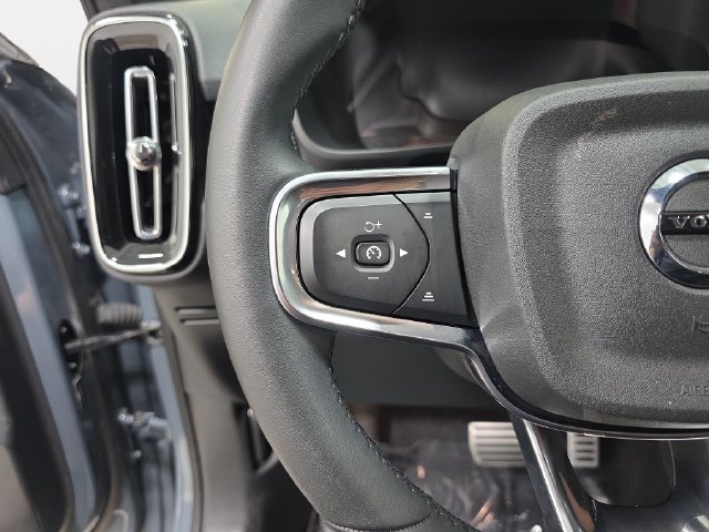 Used 2022 Volvo XC40 T5 R-Design w/ Protection Package AWD/4WD image 17