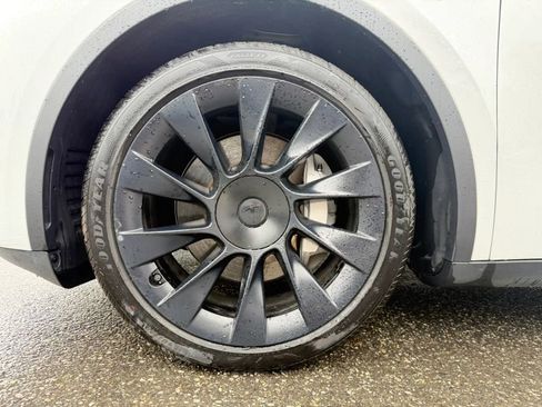 Used 2023 Tesla Model Y Long Range AWD/4WD image 34