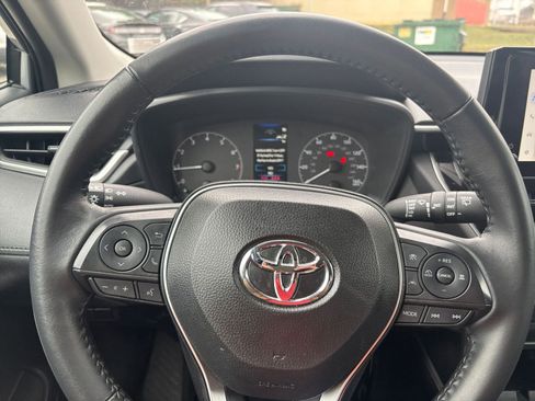Used 2025 Toyota Corolla Cross LE image 32
