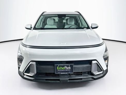 Used 2025 Hyundai Kona SEL FWD image 2