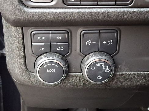 Used 2023 Chevrolet Suburban LT image 28