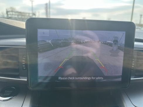 Used 2022 Ford Explorer XLT w/ Equipment Group 202A image 23