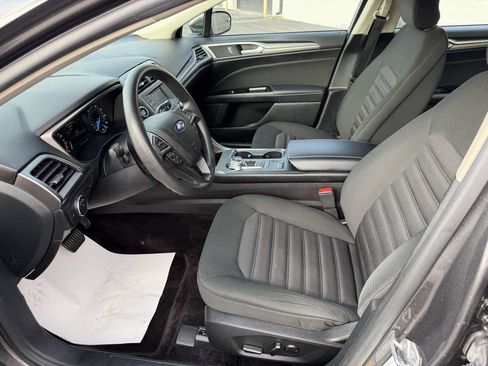 Used 2017 Ford Fusion SE FWD image 10