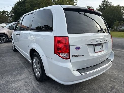 Used 2019 Dodge Grand Caravan SE image 4