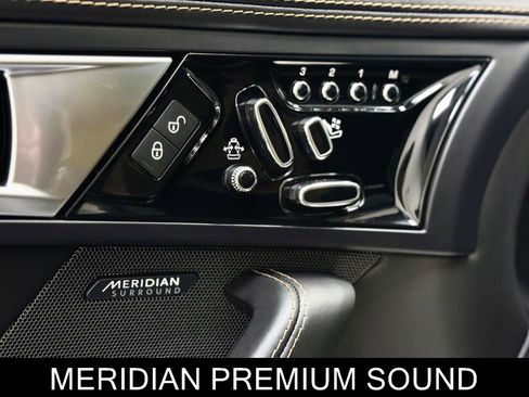 Used 2016 Jaguar F-TYPE R image 15