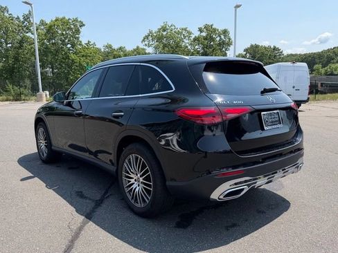 Used 2024 Mercedes-Benz GLC 300 4MATIC image 5