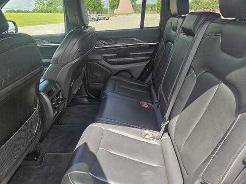 Used 2024 Jeep Grand Cherokee Limited AWD/4WD image 25