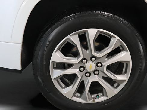 Used 2019 Chevrolet Traverse Premier w/ Driver Confidence II Package FWD image 38