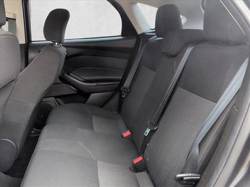 Used 2017 Ford Focus SEL w/ Cold Weather Package image 19